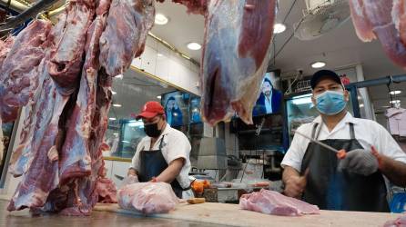 <b>Mientras la carne de pollo sube, la de cerdo y res mantienen precios estables. Fotos: Yoseph Amaya. </b>