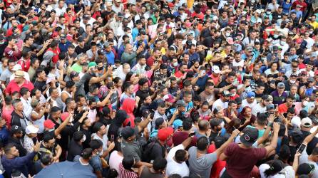 Las autoridades mexicanas darán visas humanitarias a los miles de migrantes varados en Chiapas que esperan continuar su viaje a EEUU en una masiva caravana.