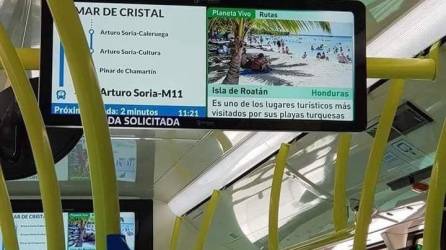 En el transporte público de Madrid se promociona a Roatán, la paradisiaca isla en el Caribe de Honduras.
