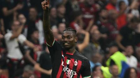 Rafael Leao marcó un doblete para la victoria del AC Milan ante el Inter.