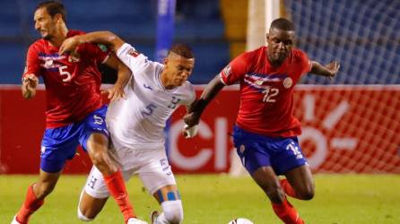 Kervin Arriaga destacó en el empate sin goles entre las selecciones de Honduras y Costa Rica.