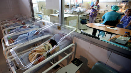Cinco recién nacidos están abandonados en el Hospital Materno Infantil.