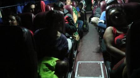 Hasta 50 indocumentados viajaban en cada bus autorizado por el gobierno de Honduras para estos traslados especiales, constató este medio.