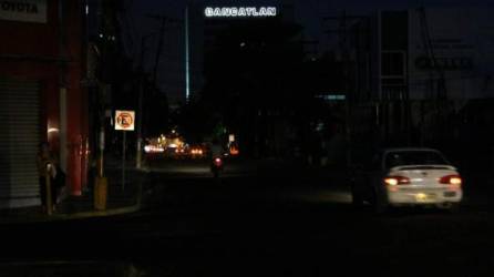 Calles del centro de San Pedro Sula sin energía eléctrica | Fotografía de archivo