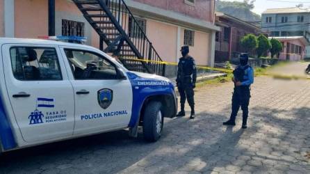 Agentes de la Policía Nacional llegaron a resguardar la zona del crimen.