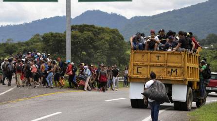 La caravana de migrantes retomó este jueves su recorrido hacia Huixtla, en la ruta hacia la frontera de EEUU.