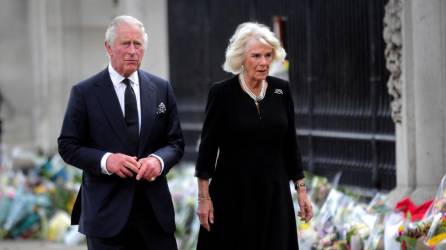 El rey Carlos III junto a su esposa, la nueva reina.