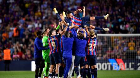 Dos jugadores del FC Barcelona se despidieron este domingo de la afición del cuadro culé ya que jugaron el último partido de la temporada en el Spotify Camp Nou.