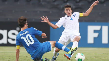 Luis Santos en el juego de Honduras ante Uzbekistán.