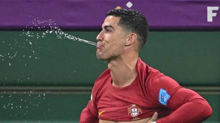 Cristiano Ronaldo fue suplente y desató revuelo en la paliza de 6-1 de Portugal ante Suiza que le dio el pase a cuartos de final a la selección portuguesa.