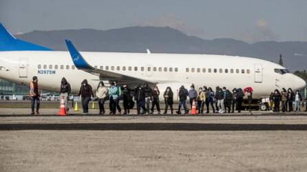 Un avión que se dirigía a Guatemala aterrizó de emergencia en El Salvador luego de que el piloto reportara fallas mecánicas.