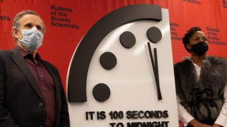 El reloj del fin del mundo marca 100 segundos para medianoche en un año marcado por la pandemia y las tensiones entre potencias nucleares.