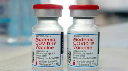 La FDA evaluará la recomendación de expertos para aprobar el refuerzo de la vacuna anticovid de Moderna.