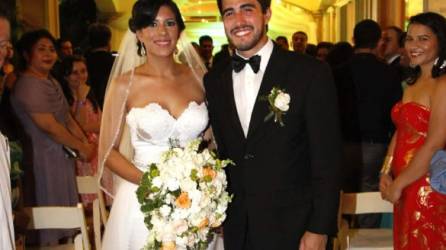 Los novios Rebeca Mejía y Gerardo Navas estuvieron radiantes en su enlace.