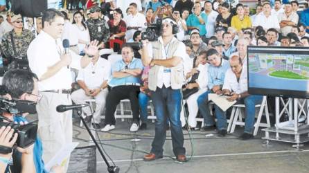 El presidente Juan Orlando Hernández se trasladó ayer con su gabinete a la ciudad de Choluteca, adonde celebró una sesión de Consejo de Ministros.