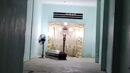 Video del momento en que mujer revive en su funeral