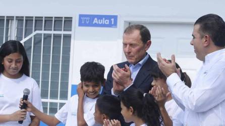 Emilio Butragueño compartió con los niños de la Fundación Real Madrid.