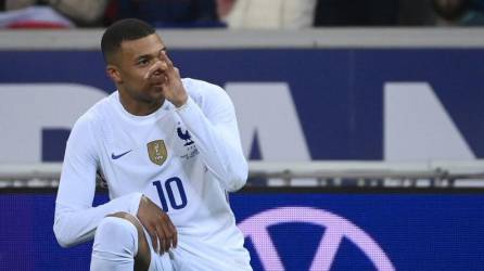 Mbappé celebrando uno de los dos goles marcados ante Sudáfrica. Foto AFP.