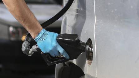 En Nicaragua, el precio de la gasolina superior, usado en automóviles ligeros, es de 5,19 dólares. Fotografía: EFE