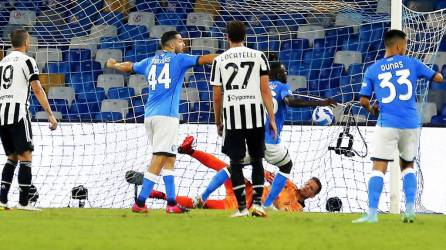 Juventus sufrió una dolorosa remontada en casa del Napoli.