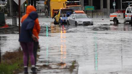 La Bahía de San Francisco se prepara para el impacto de una tormenta que amenaza con provocar severas inundaciones en la región.