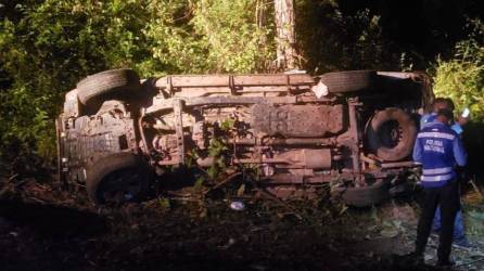 Escena del accidente ocurrido en la medianoche del jueves 5 de octubre y que dejó tres muertos en Juticalpa, Olancho (Honduras).