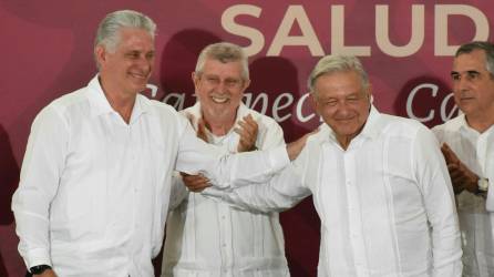 López Obrador junto al presidente de Cuba, Miguel Díaz-Canel.