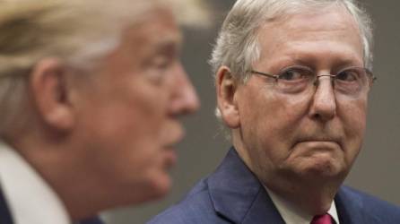 Trump arremete contra McConnell por haberlo responsabilizado por el asalto al Capitolio pese a absolverlo en el juicio político./