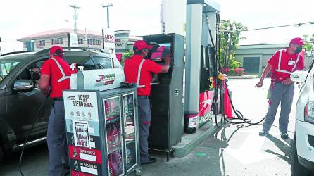El gobierno está subsidiando L10 del precio de las gasolinas y L12 del diésel.
