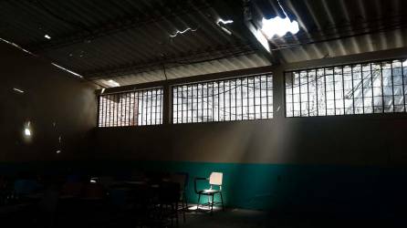 <b><span class=mln_uppercase_mln>Daños.</span></b> Hasta ahora, más de 4,000 centros educativos mantienen los techos en condiciones deplorables.