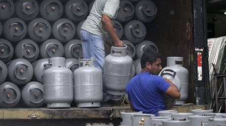 El aumento al popular “chimbo” de gas duró apenas unos días.