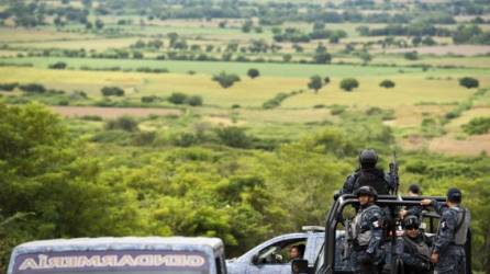 La policía federal de México se ha unido a los intensos operativos de búsqueda de los 43 jóvenes desaparecidos.