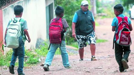 <b>En más de la mitad de los casos, la pobreza obliga a los padres a retirar a sus hijos de los centros educativos.</b>