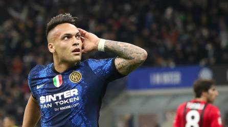 Lautaro Martínez se destapó con un doblete en la goleada de 3-0 del Inter ante Milan. Foto EFE.