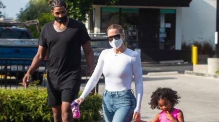 Tristan Thompson en una foto de archivo con Khloé Kardashian y su hija True.