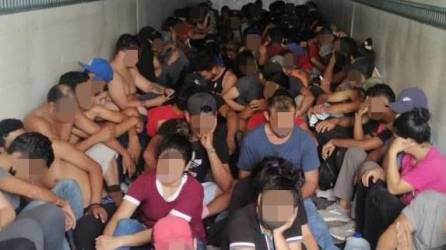Un centenar de migrantes nicaragüenses fueron detenidos ayer tras ser descubiertos ocultos en un tráiler en el norte de México.