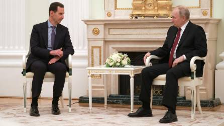 El Presidente Vladimir V. Putin de Rusia (der.), se reunió con el Presidente sirio, Bashar al-Assad, en Moscú el año pasado.