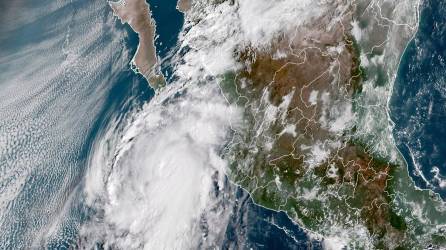 El huracán Pamela tocó tierra esta madrugada en el Pacífico mexicano.