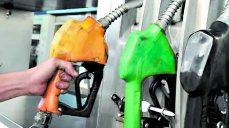 Los precios de los combustibles tendrán rebajas el lunes.