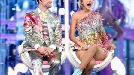 Con la presentación de Taylor Swift, cantando su nueva canción 'Me', junto con Brendon Urie, vocalista de Panic! at the Disco inició la gala que premia a lo mejor de la noche.
