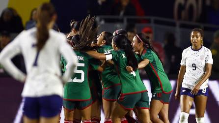 México se impuso con dos espectaculares goles de Lizbeth Ovalle y Mayra Pelayo en los minutos 38 y 90+2 .