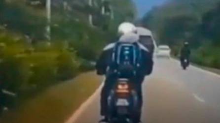 Video: Motociclista muere tras ser embestido por automóvil al conducir en contravía