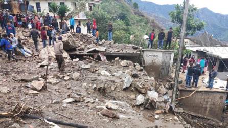 Cortes en carreteras, árboles y postes caídos dejó en la costa sur del Pacífico de México el paso de Agatha, que tocó tierra como huracán categoría 2 y este martes se había degradado a depresión tropical.