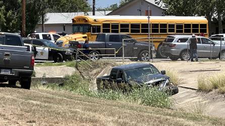 Autoridades de Texas informaron que 14 niños y un maestro fallecieron en el tiroteo registrado esta tarde en una escuela de Uvalde.