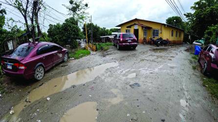 <b>Comités de emergencia trabajan en la limpieza de viviendas y reubicación de familias afectadas por las lluvias en el territorio hondureño. Fotos: Héctor Edú</b>