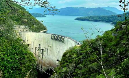 <b>Toma aérea de la central hidroeléctrica Francisco Morazán, más conocida como El Cajón. Fotos: La PRENSA</b>