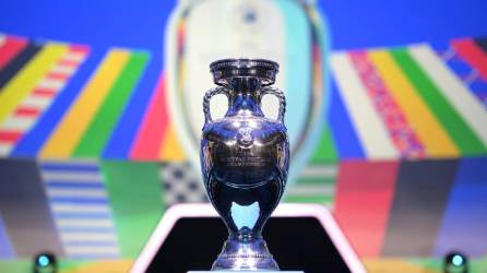 El trofeo que se llevará la selección campeona de la edición 2024 de la Eurocopa.