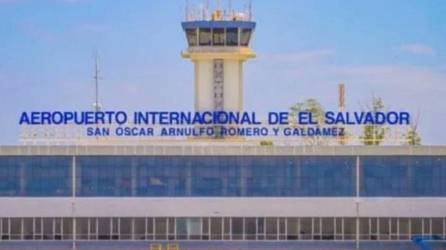 Vista del aeropuerto internacional Óscar Arnulfo Romero de El Salvador.