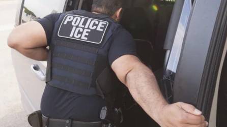 Corte reabre caso de hondureña que denuncia haber sido violada por un agente ICE