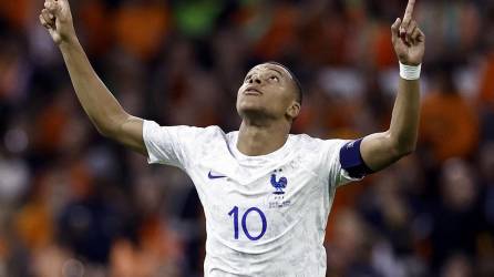 Kylian Mbappé se despachó con dos tremendos golazos para darle la victoria ante Países Bajos y la clasificación a Francia a la Eurocopa 2024.